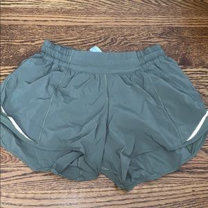 Lululemon hotty hot shorts 4’